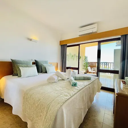 Gaivota - Beach 300m - Pool - Private Parking Apartment